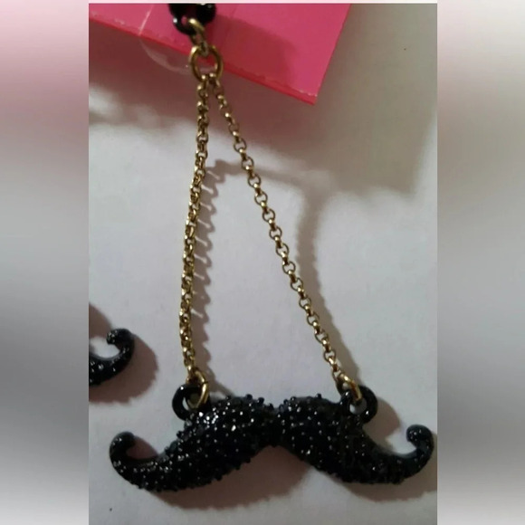 BETSEY JOHNSON RARE COLLECTIBLE Vintage Film Noir Mustache Drop Earrings NEW NWT - Picture 3 of 3